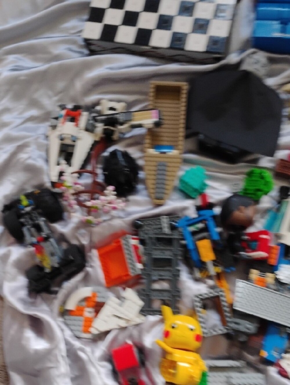 Assorted Legos Pieces.  Over 40 Lbs - Picture 6 of 13